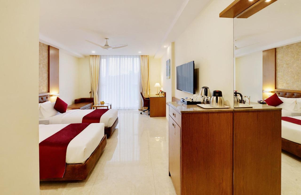 La Sara Gateway Hotel Kammasandra Exterior photo