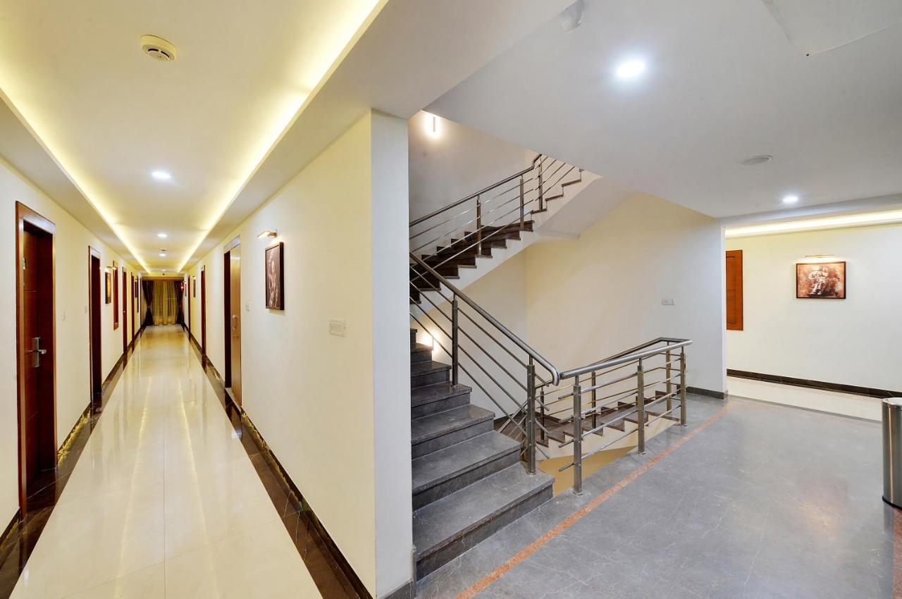 La Sara Gateway Hotel Kammasandra Exterior photo